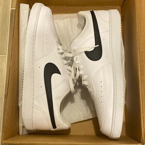 Nike White and Black Low-Top Sneakers